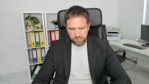 johnnydough82 online show from 12-19-24, 07:29