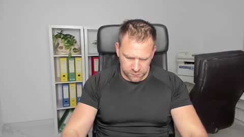 johnnydough82 online show from 12-28-24, 05:02