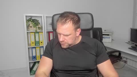 johnnydough82 online show from 01-01-25, 05:22