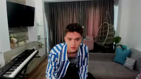 Snapshot of johnnyk8 chatting on 06-15-26, 07:32 Johnny k. online show from 06-15-26, 07:32