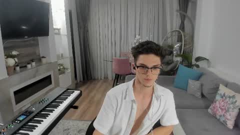 Snapshot of johnnyk8 chatting on 08-04-26, 06:43 Johnny k. online show from 08-04-26, 06:43