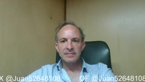 Snapshot of johnq_23 chatting on 06-05-26, 04:02 John online show from 06-05-26, 04:02