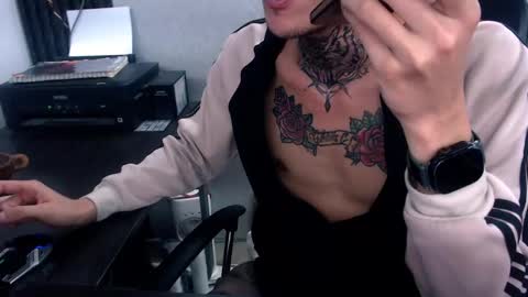 johnsonisaac94  online show from 02-04-25, 08:35