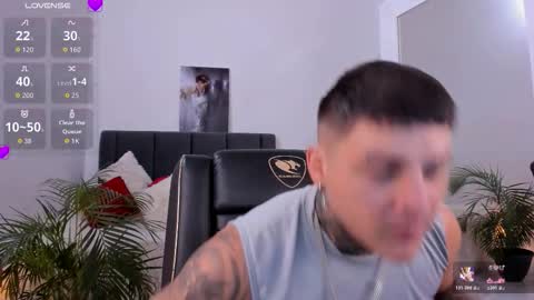 Snapshot of johny_multicum chatting on 10-29-25, 06:31 Johny online show from 10-29-25, 06:31