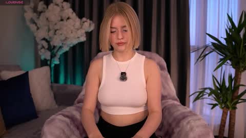 Paula online show from 09-29-25, 03:11