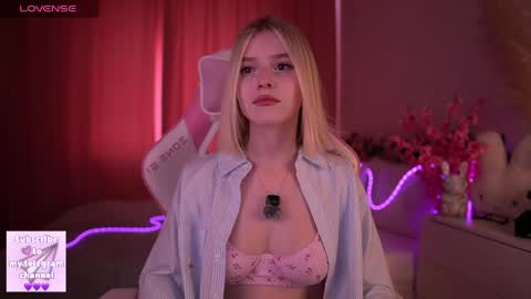 Snapshot of joicequeen chatting on 05-16-26, 03:36 Paula online show from 05-16-26, 03:36