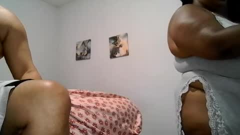 Snapshot of joie_the_monster chatting on 07-10-26, 01:10 Joie the monster online show from 07-10-26, 01:10