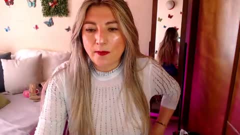 Snapshot of jolie_mature_ chatting on 05-04-26, 08:38 Jolie Mature online show from 05-04-26, 08:38
