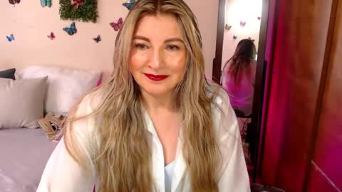 Snapshot of jolie_mature_ chatting on 05-11-26, 09:45 Jolie Mature online show from 05-11-26, 09:45