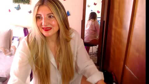 Snapshot of jolie_mature_ chatting on 06-03-26, 09:09 Jolie Mature online show from 06-03-26, 09:09