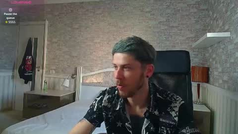 Snapshot of jonahshaw chatting on 06-04-26, 04:07 JonahShaw online show from 06-04-26, 04:07
