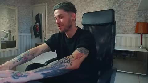 Snapshot of jonahshaw chatting on 06-09-26, 04:13 JonahShaw online show from 06-09-26, 04:13