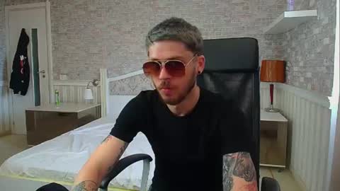 Snapshot of jonahshaw chatting on 06-16-26, 04:15 JonahShaw online show from 06-16-26, 04:15