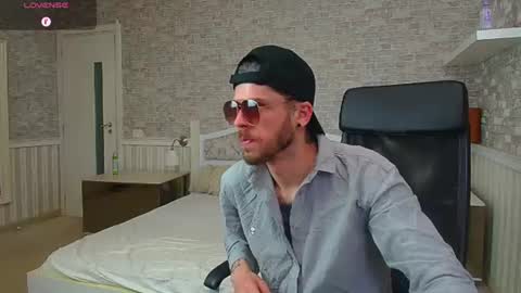 Snapshot of jonahshaw chatting on 06-18-26, 04:13 JonahShaw online show from 06-18-26, 04:13