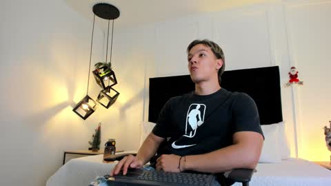Jonathan Danielss  online show from 12-12-24, 12:12