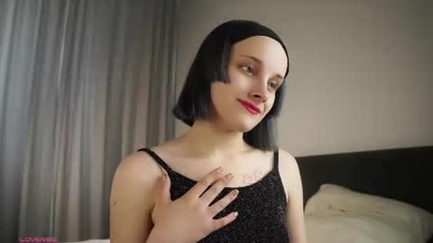 Snapshot of jonnienita chatting on 07-15-26, 12:32 Alice online show from 07-15-26, 12:32