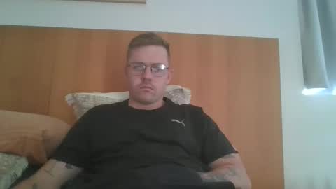 Snapshot of jonoy1995 chatting on 02-26-25, 04:03 jonoy1995 online show from 02-26-25, 04:03