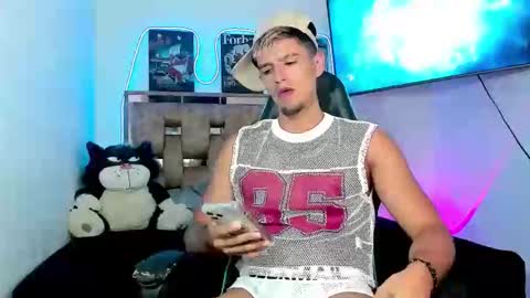 Snapshot of josh_cam99 chatting on 11-03-25, 11:48 JOSH online show from 11-03-25, 11:48