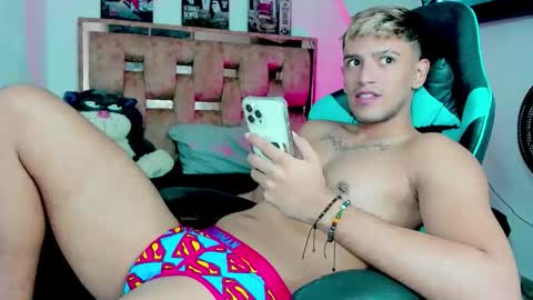 Snapshot of josh_cam99 chatting on 11-28-25, 07:00 JOSH online show from 11-28-25, 07:00