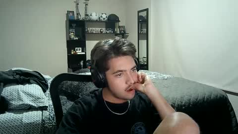 Snapshot of josh_fucks420 chatting on 02-18-25, 07:54 Josh online show from 02-18-25, 07:54