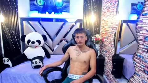 Snapshot of josh_rayder chatting on 07-08-26, 12:20 josh online show from 07-08-26, 12:20