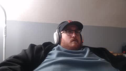 Snapshot of joshc627 chatting on 12-17-25, 12:05 joshc627 online show from 12-17-25, 12:05