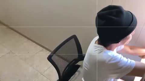 Nicolas online show from 04-22-26, 05:47