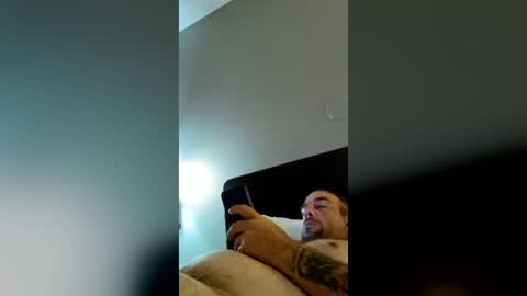 Snapshot of joshuaxjessica chatting on 06-19-26, 01:04 joshuaxjessica online show from 06-19-26, 01:04