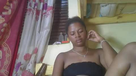 Snapshot of josiane93 chatting on 10-26-25, 03:40 josiane online show from 10-26-25, 03:40