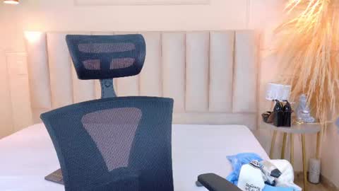 Snapshot of josselynbrown chatting on 07-11-26, 11:02 Joss online show from 07-11-26, 11:02