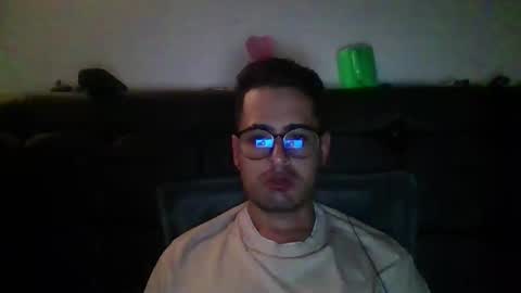 Snapshot of josux8 chatting on 10-31-25, 04:24 josux8 online show from 10-31-25, 04:24