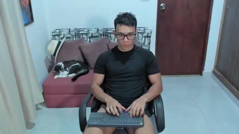 Snapshot of joulianogreco1 chatting on 09-19-25, 12:34 Im Jouliano online show from 09-19-25, 12:34