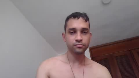 Snapshot of jovenvergonguapo09 chatting on 06-25-26, 12:53 Van Helsing online show from 06-25-26, 12:53