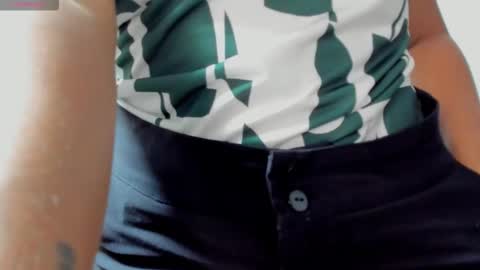 sofiaparker8 online show from 11-18-25, 08:57