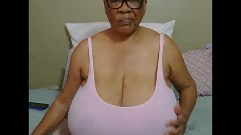 Snapshot of joycemando chatting on 05-15-26, 07:15 DairyQueen online show from 05-15-26, 07:15