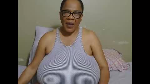 Snapshot of joycemando chatting on 05-31-26, 06:09 DairyQueen online show from 05-31-26, 06:09