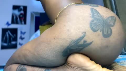 Snapshot of joyslim1 chatting on 12-18-24, 01:15 Butterflyass online show from 12-18-24, 01:15