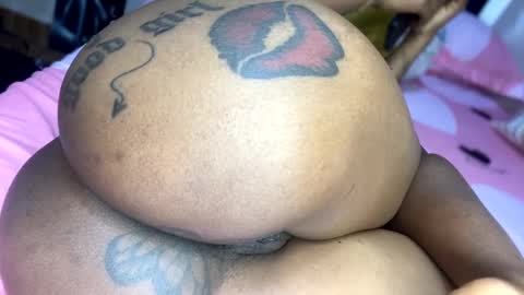 Snapshot of joyslim1 chatting on 01-23-25, 04:52 Butterflyass online show from 01-23-25, 04:52