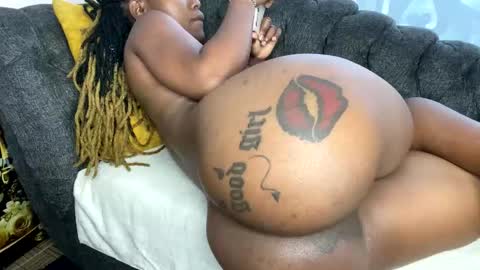 Snapshot of joyslim1 chatting on 11-16-25, 05:13 Butterflyass online show from 11-16-25, 05:13