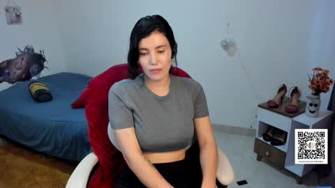 Snapshot of jrcami chatting on 02-25-25, 09:57 Camila Buitrago online show from 02-25-25, 09:57