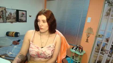 Snapshot of jrcami chatting on 10-11-25, 02:15 Camila Buitrago online show from 10-11-25, 02:15