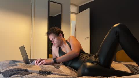 Snapshot of jrnb87 chatting on 12-28-24, 10:47 JoyBoy online show from 12-28-24, 10:47