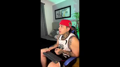 juan_alvarez18 online show from 02-18-26, 06:20