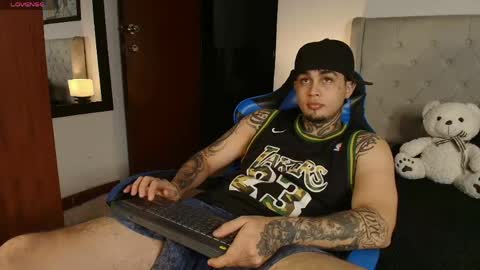 juan_alvarez18 online show from 05-21-26, 02:51