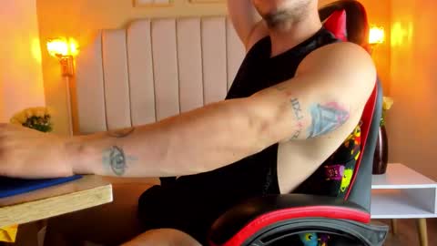 Snapshot of juan_prior chatting on 11-29-25, 01:14 JUAN online show from 11-29-25, 01:14