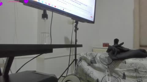 Snapshot of juana_240 chatting on 12-10-24, 02:48 Lau follow online show from 12-10-24, 02:48