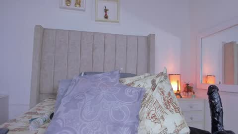 Snapshot of juana_240 chatting on 12-21-24, 10:19 Lau follow online show from 12-21-24, 10:19