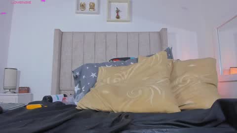 Snapshot of juana_240 chatting on 01-11-25, 10:07 Lau follow online show from 01-11-25, 10:07