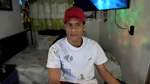 Snapshot of juanbigcock21cm chatting on 06-16-26, 01:03 juan jose online show from 06-16-26, 01:03