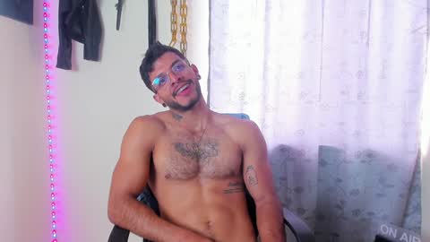 Snapshot of juanbladde chatting on 01-05-25, 05:20 Juan Esteban online show from 01-05-25, 05:20